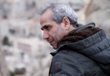 “الدجاج السياسي”.. شهادة فنان ناج من سجون الأسد