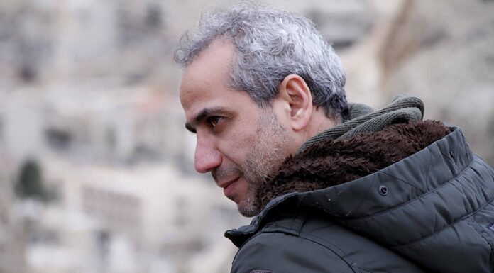 “الدجاج السياسي”.. شهادة فنان ناج من سجون الأسد